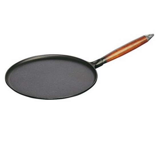 Staub Palačinková pánev 28 cm, dřevěná rukojeť, černá