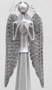 Plechový anděl se srdíčkem, stříbrný 16,5 cm