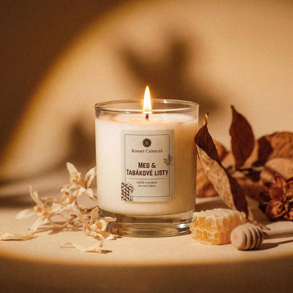 Kimmy Candles Sójová svíčka Med & Tabákové listy 220 g